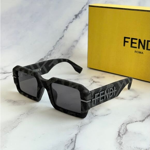 NEW Fendi FE40074U Limited Edition Sunglasses $1050 - Picture 1 of 9